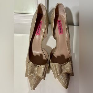Betsy Johnson Gold Heels - sz 11